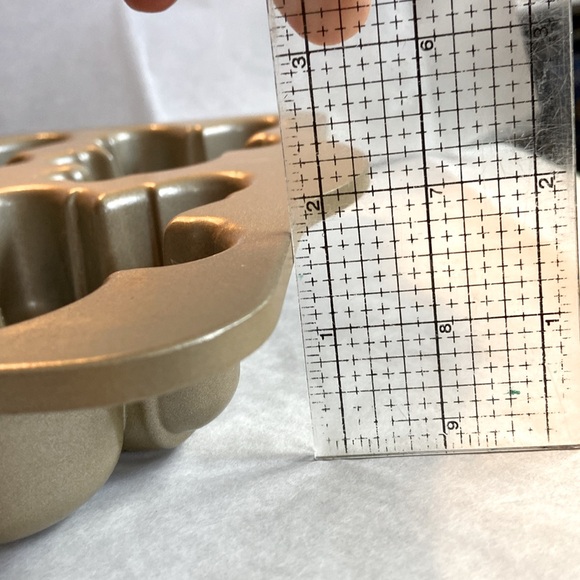 Nordic Ware Gingerbread Kids Cakelet Pan - Picture 11 of 11